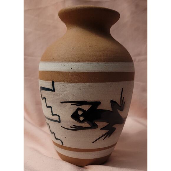 Terracotta Hand Painted Vase with Lizard Motif South West - Picture 1 of 12